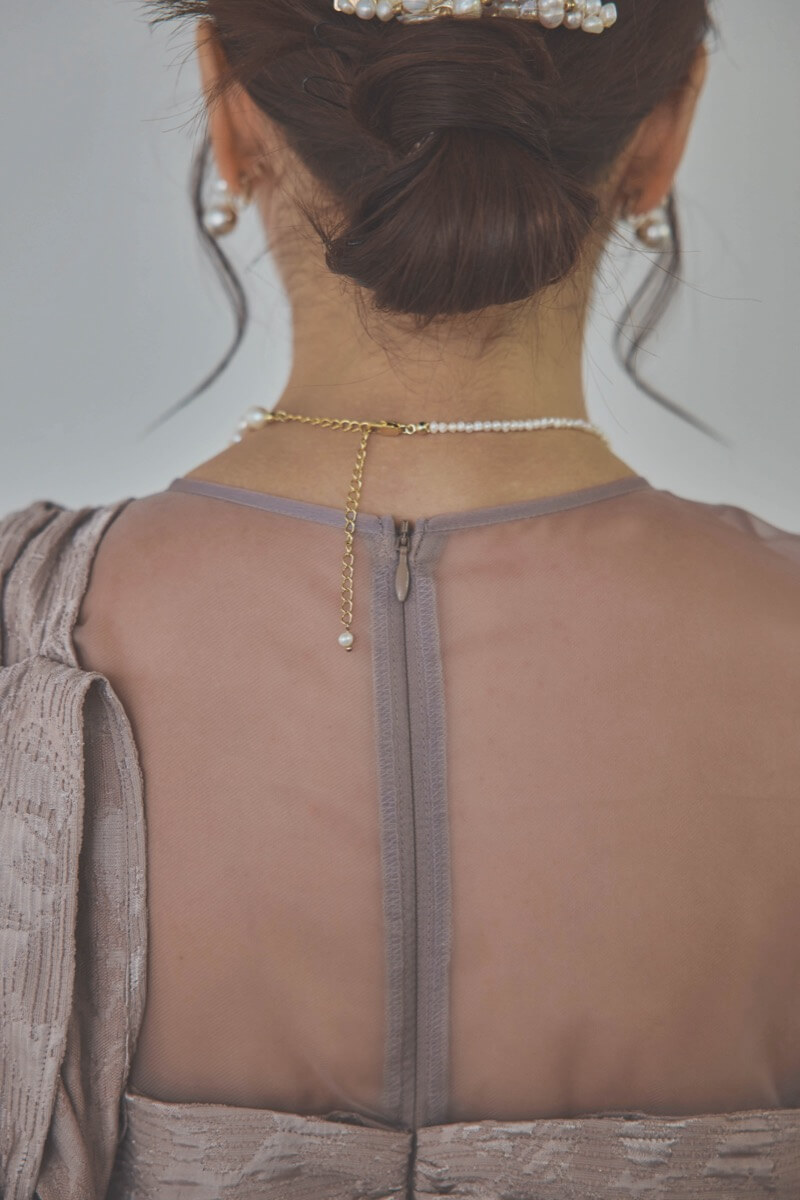 ダスティピンクのリボンモチーフジャガードドレス