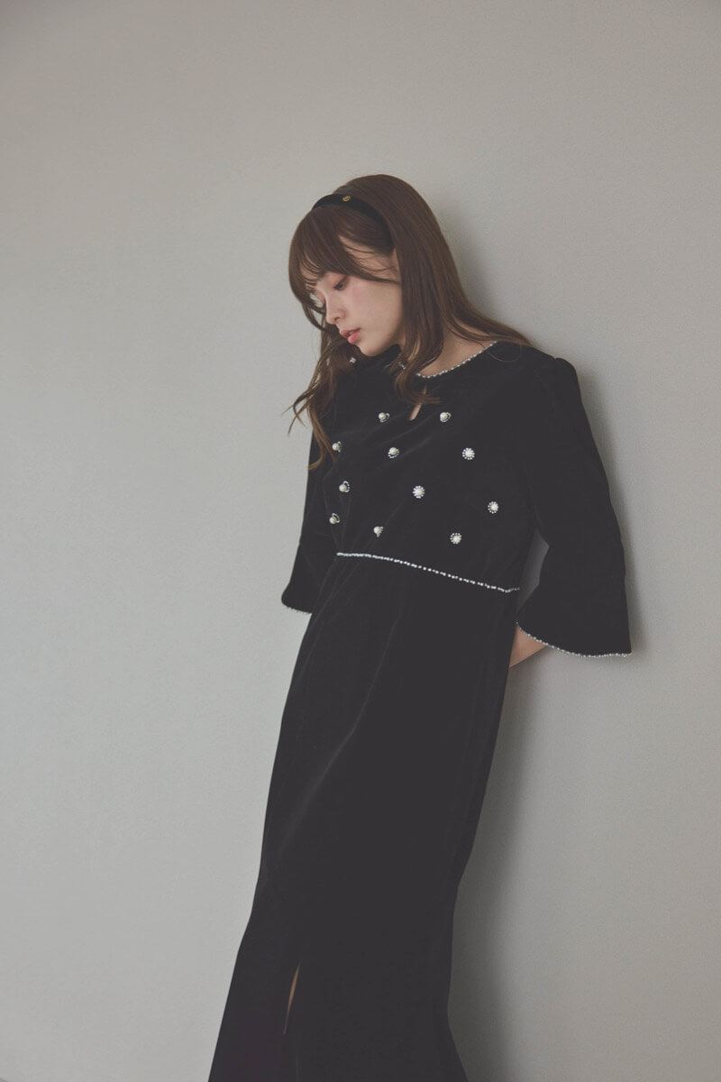 ブラックのヴィンテージビジューパール付きベロア風ドレス