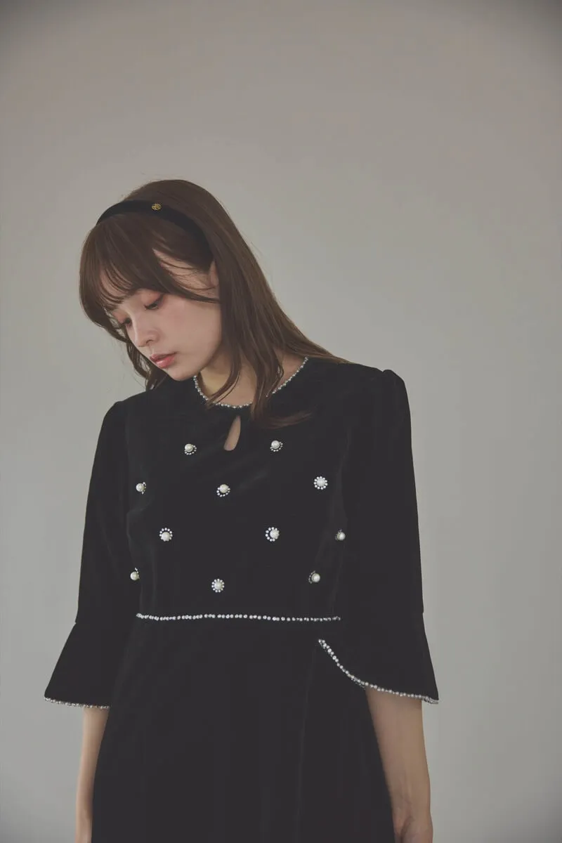 ブラックのヴィンテージビジューパール付きベロア風ドレス