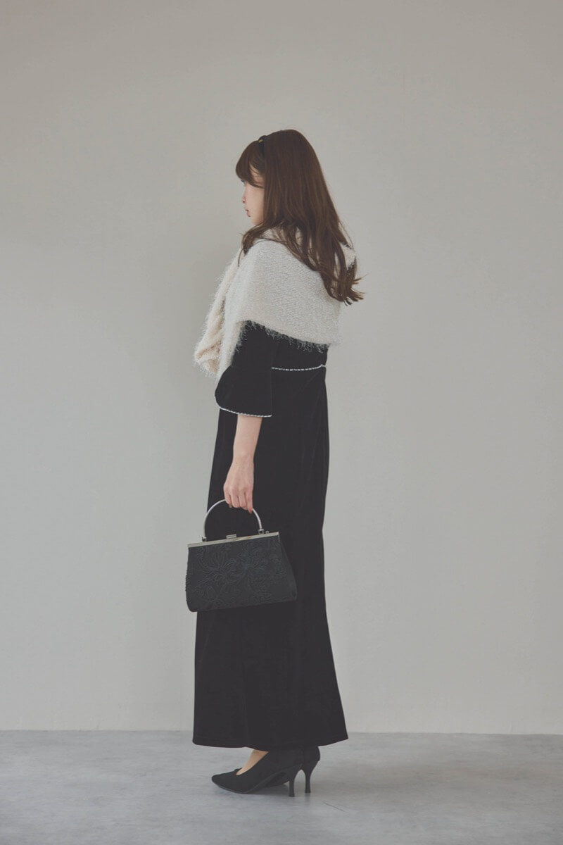 ブラックのヴィンテージビジューパール付きベロア風ドレス