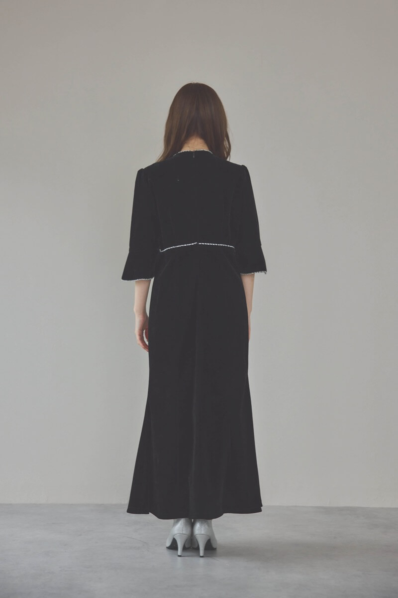 ブラックのヴィンテージビジューパール付きベロア風ドレス