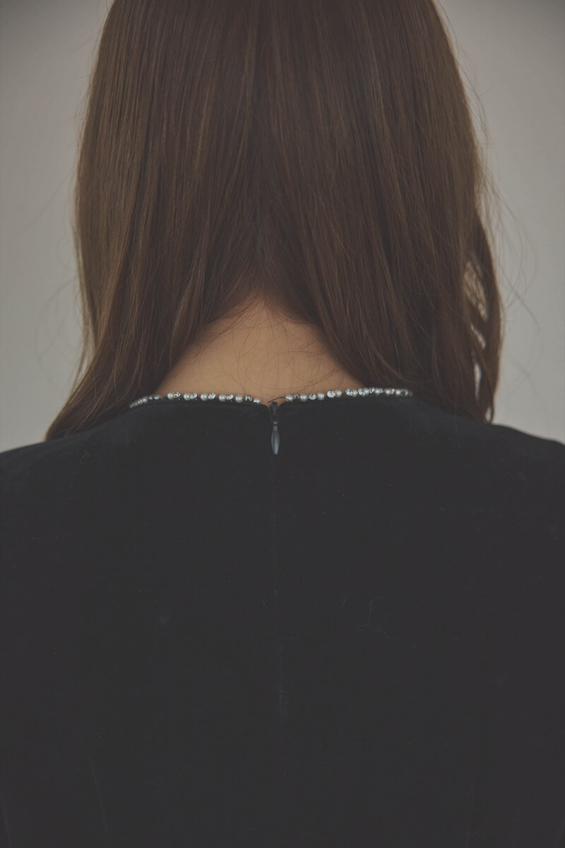 ブラックのヴィンテージビジューパール付きベロア風ドレス