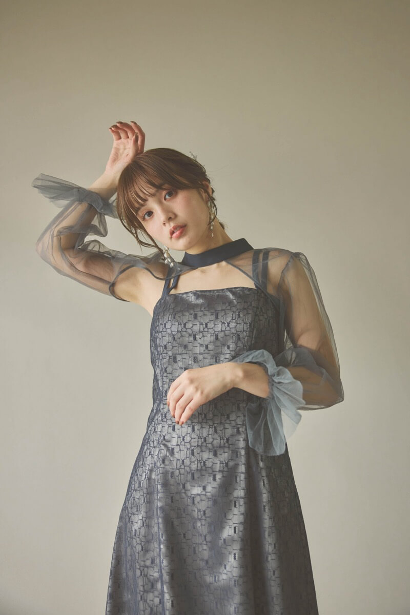 チャコールグレーのチュールボレロ幾何学レースドレス