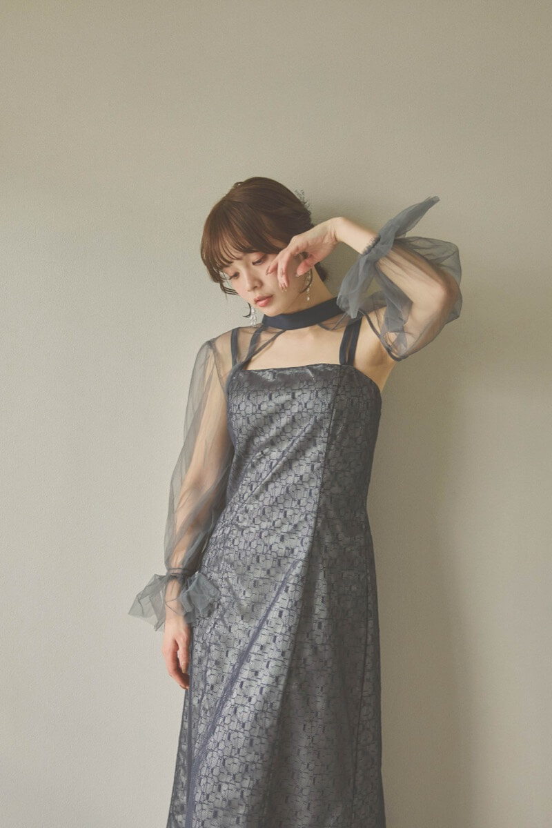 チャコールグレーのチュールボレロ幾何学レースドレス