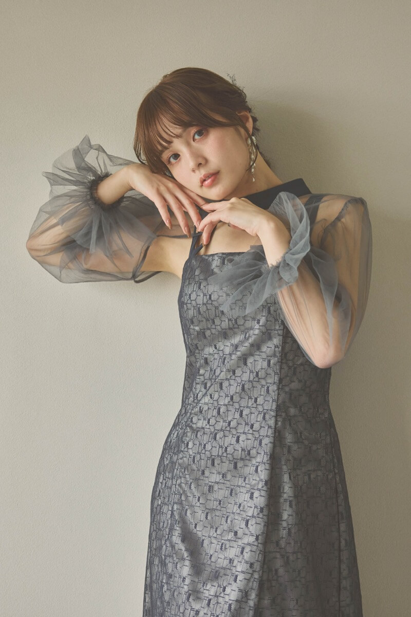 チャコールグレーのチュールボレロ幾何学レースドレス