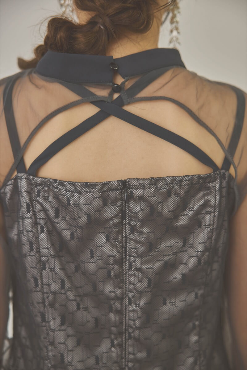 チャコールグレーのチュールボレロ幾何学レースドレス