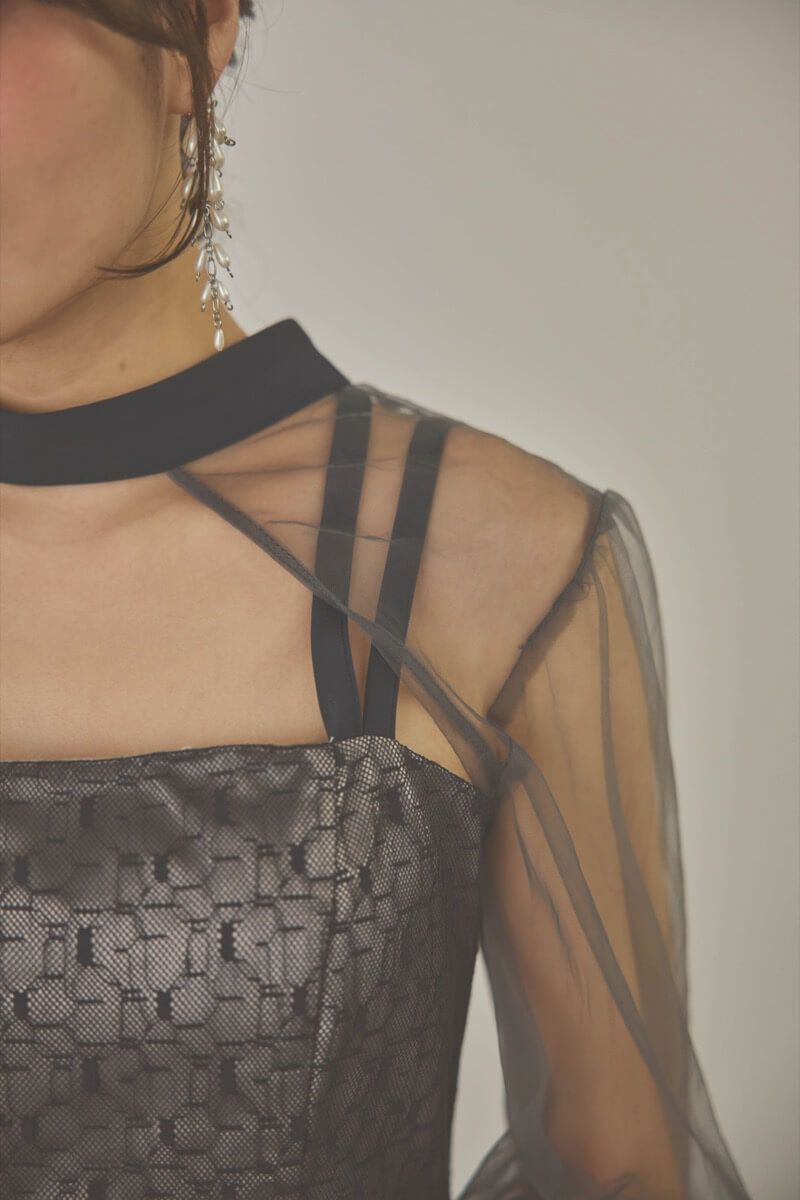 チャコールグレーのチュールボレロ幾何学レースドレス