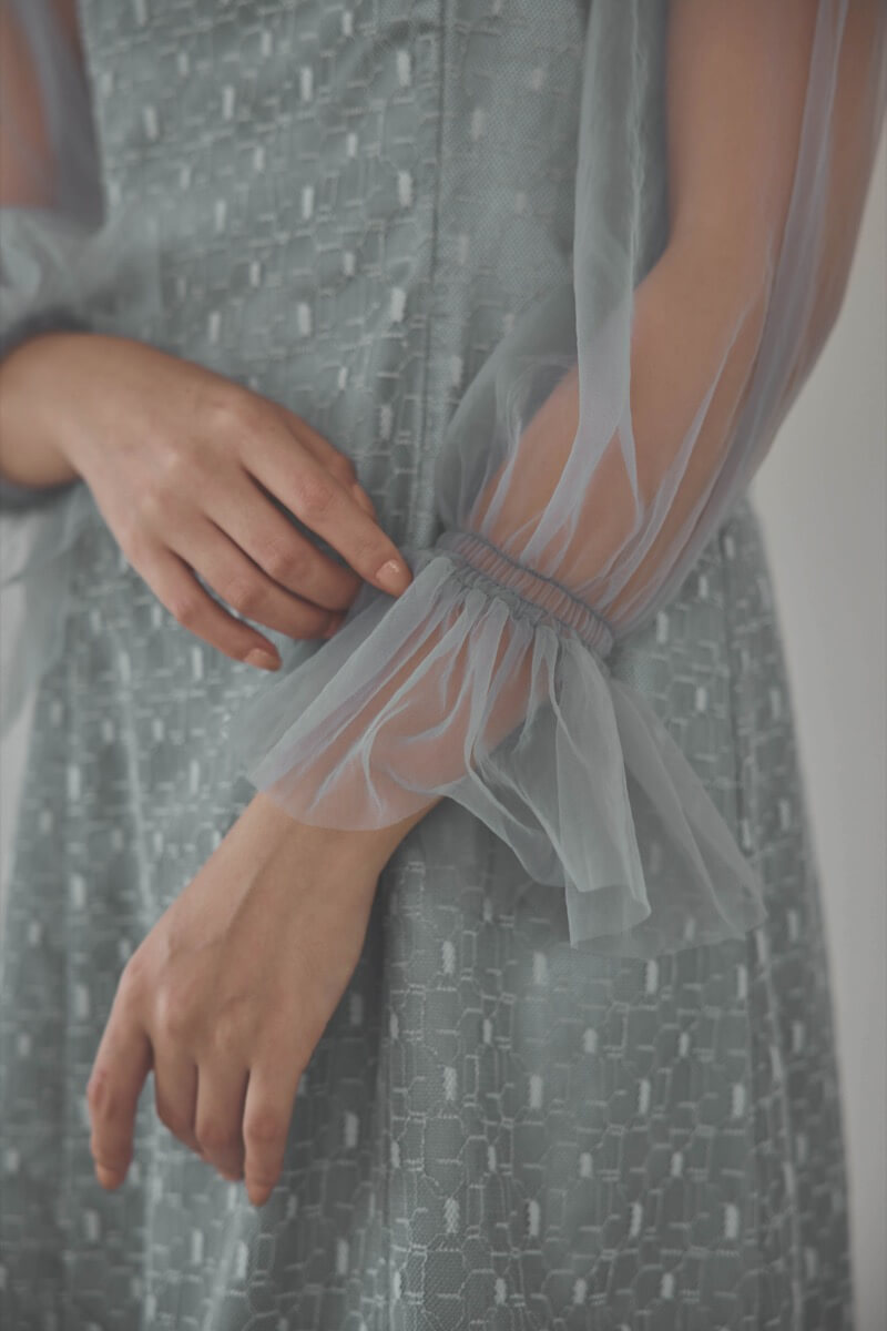 グレーのチュールボレロ幾何学レースドレス