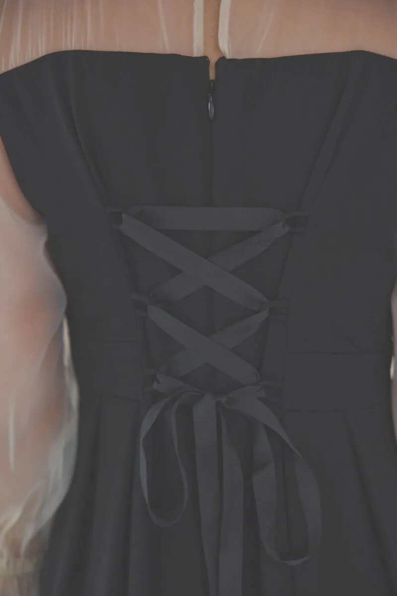 ブラックのビスチェデザインコクーンドレス