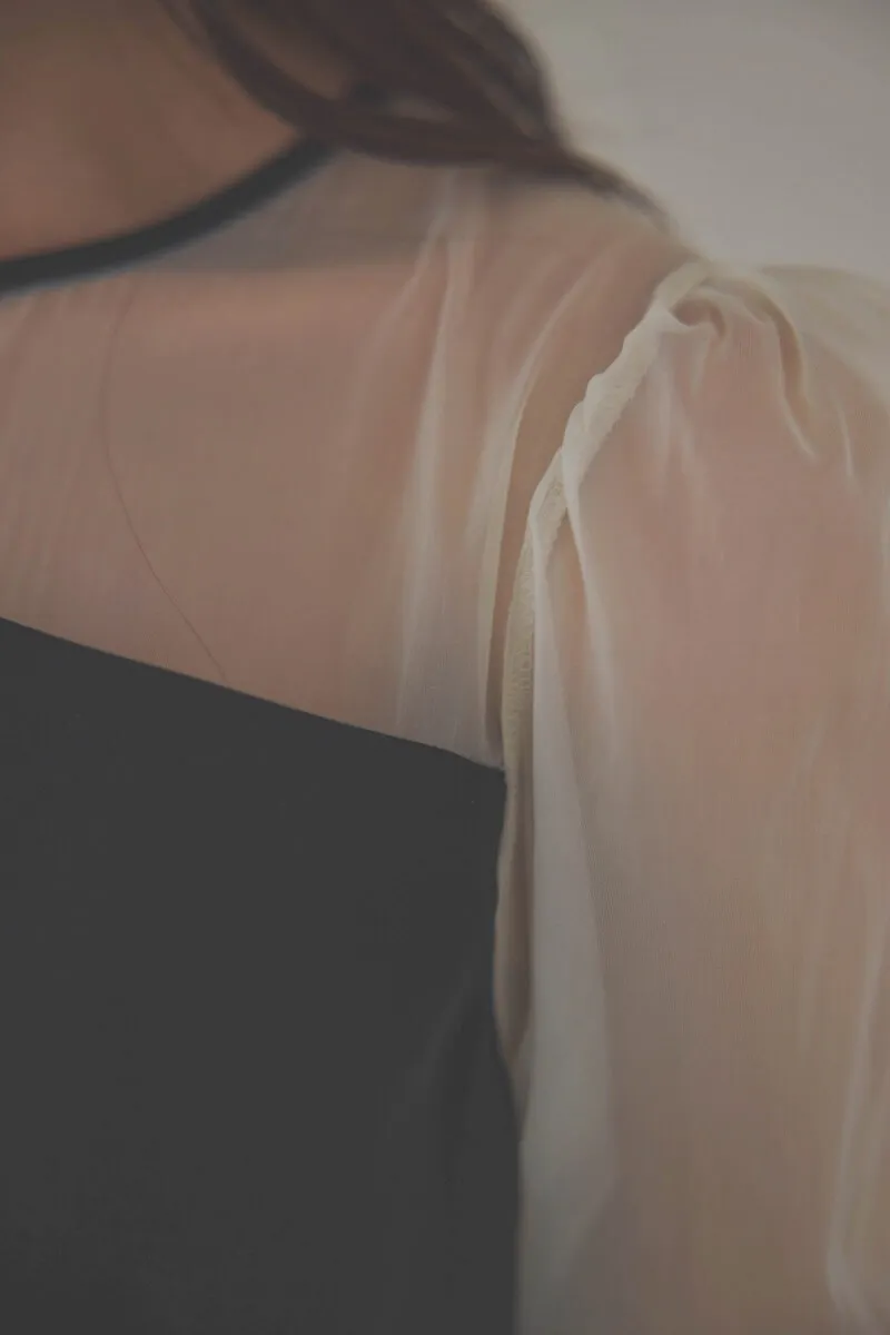 ブラックのビスチェデザインコクーンドレス