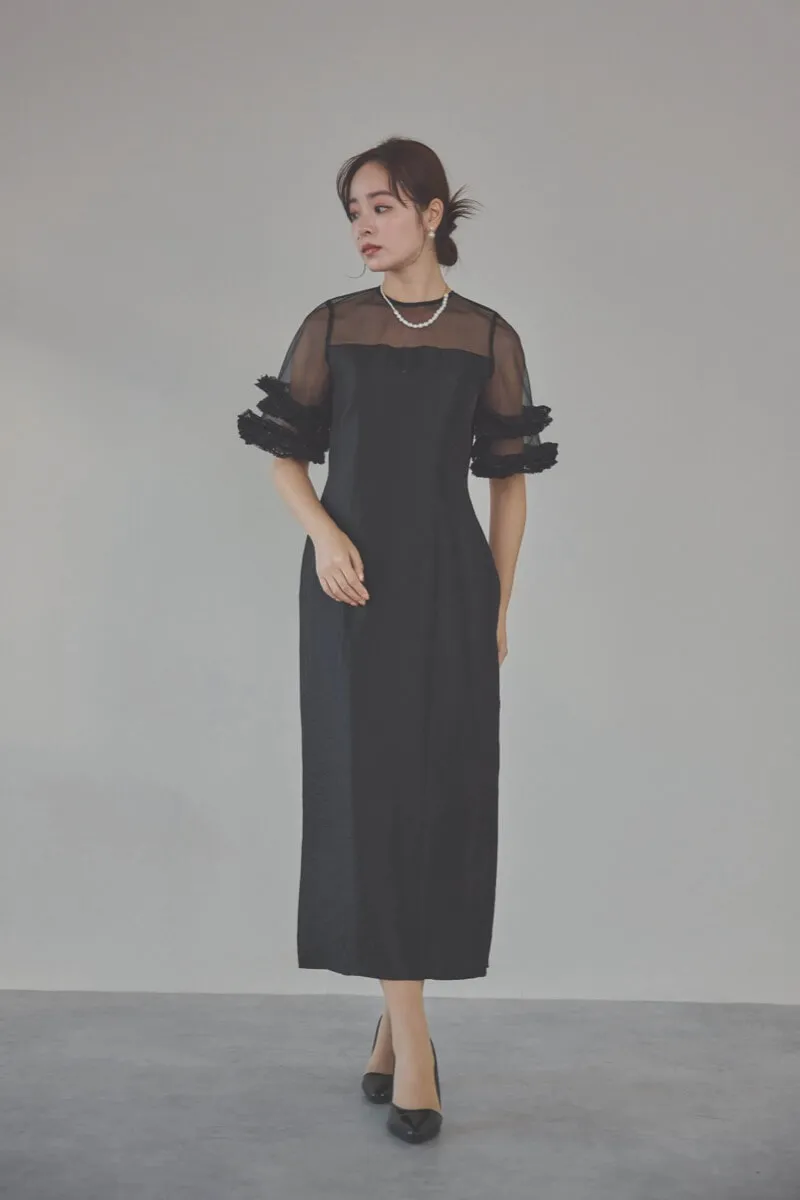 ブラックのボリュームスリーブコクーンドレス