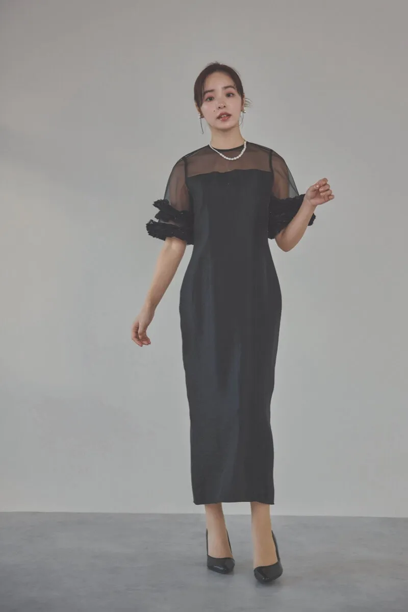 ブラックのボリュームスリーブコクーンドレス