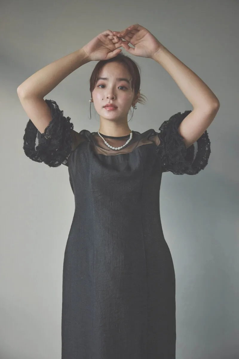 ブラックのボリュームスリーブコクーンドレス