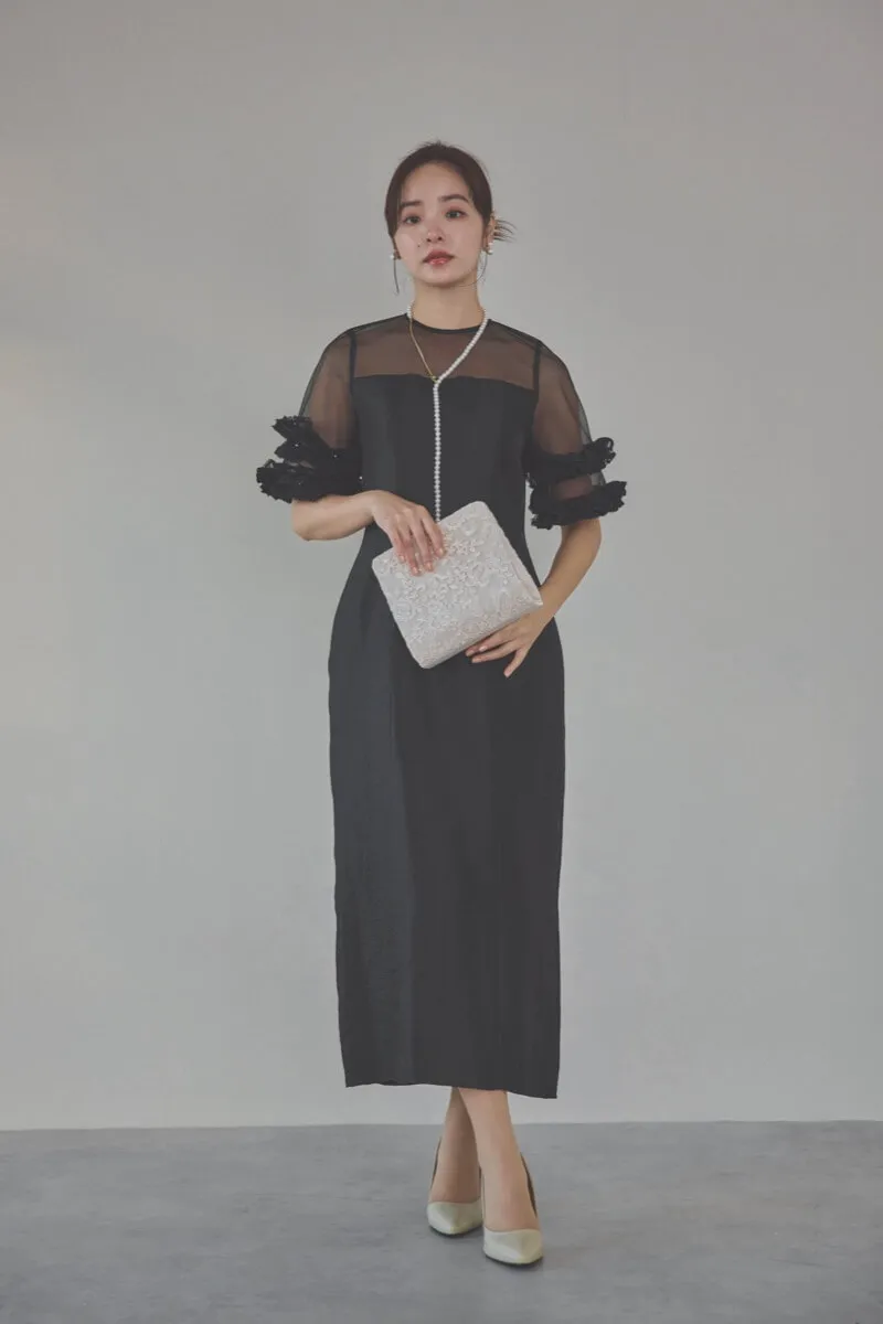 ブラックのボリュームスリーブコクーンドレス