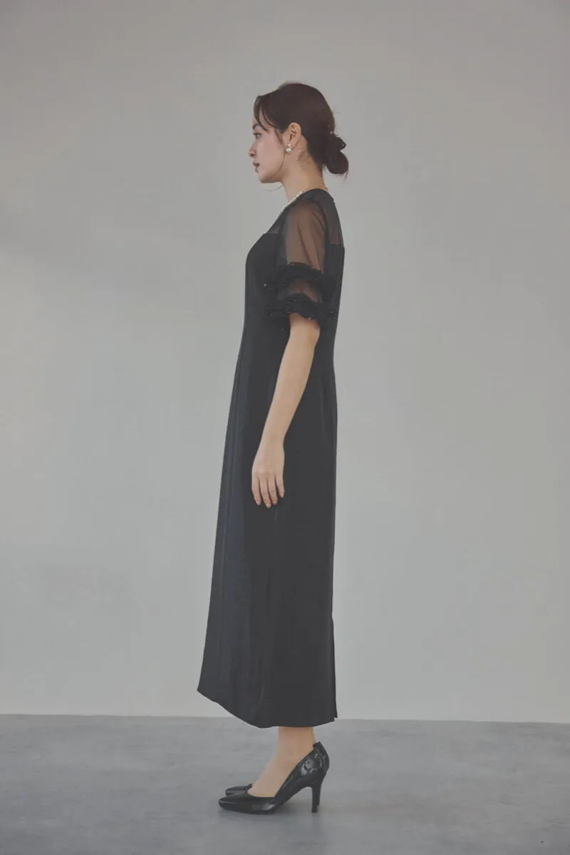 ブラックのボリュームスリーブコクーンドレス