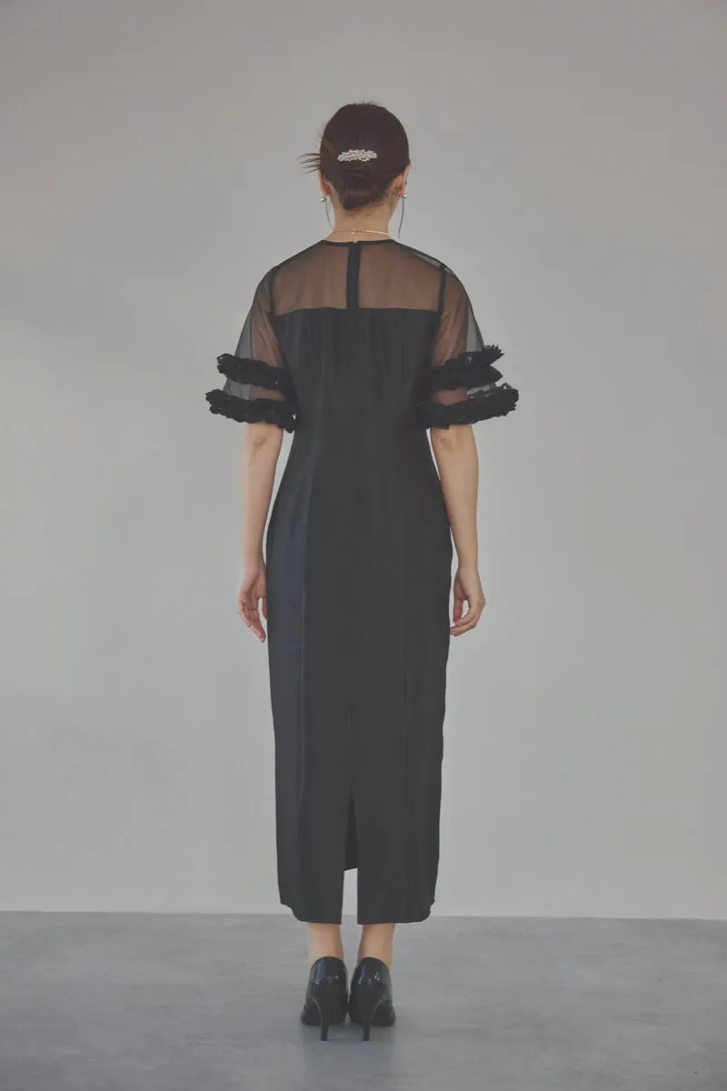 ブラックのボリュームスリーブコクーンドレス