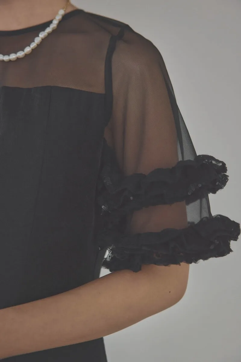 ブラックのボリュームスリーブコクーンドレス