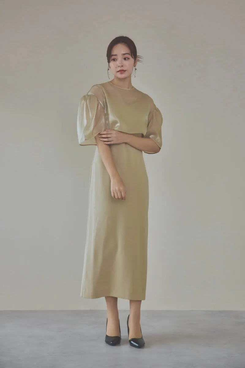 ベージュのレイヤードコンビネーションドレス