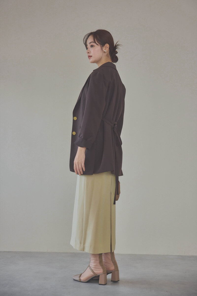 ベージュのレイヤードコンビネーションドレス