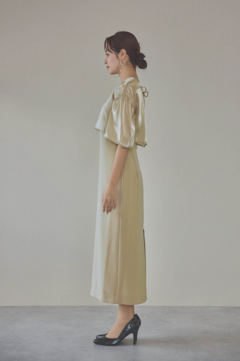 ベージュのレイヤードコンビネーションドレス