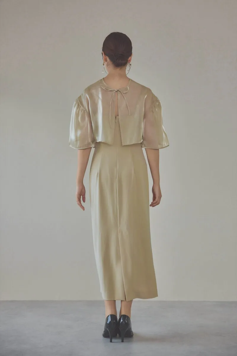 ベージュのレイヤードコンビネーションドレス