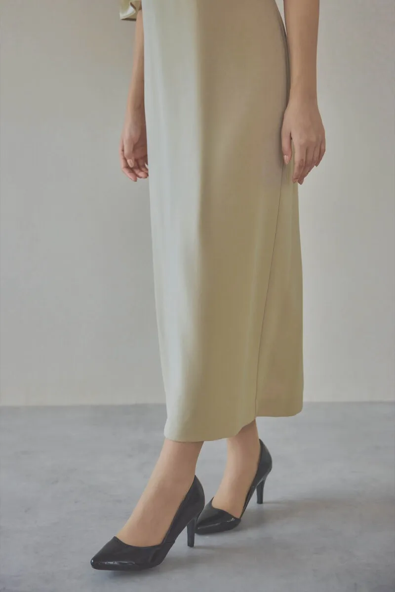 ベージュのレイヤードコンビネーションドレス