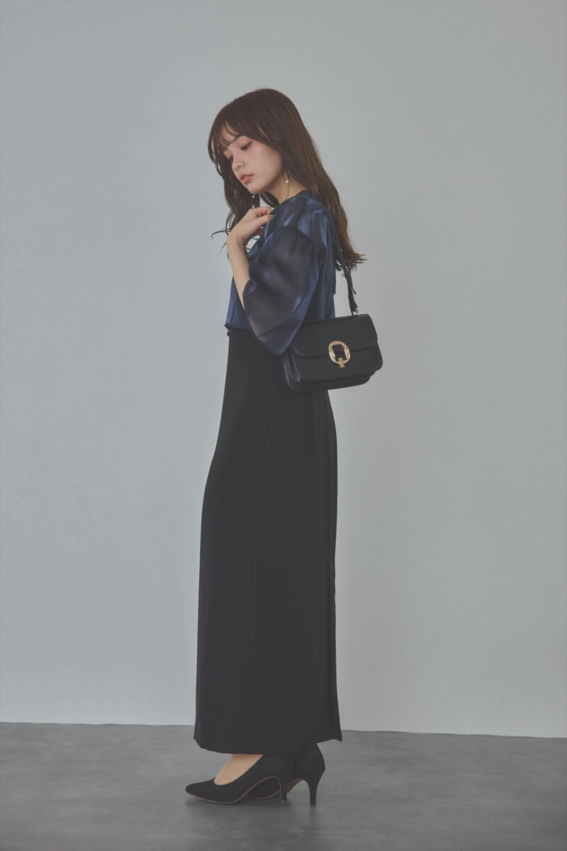 ネイビーのレイヤードコンビネーションドレス