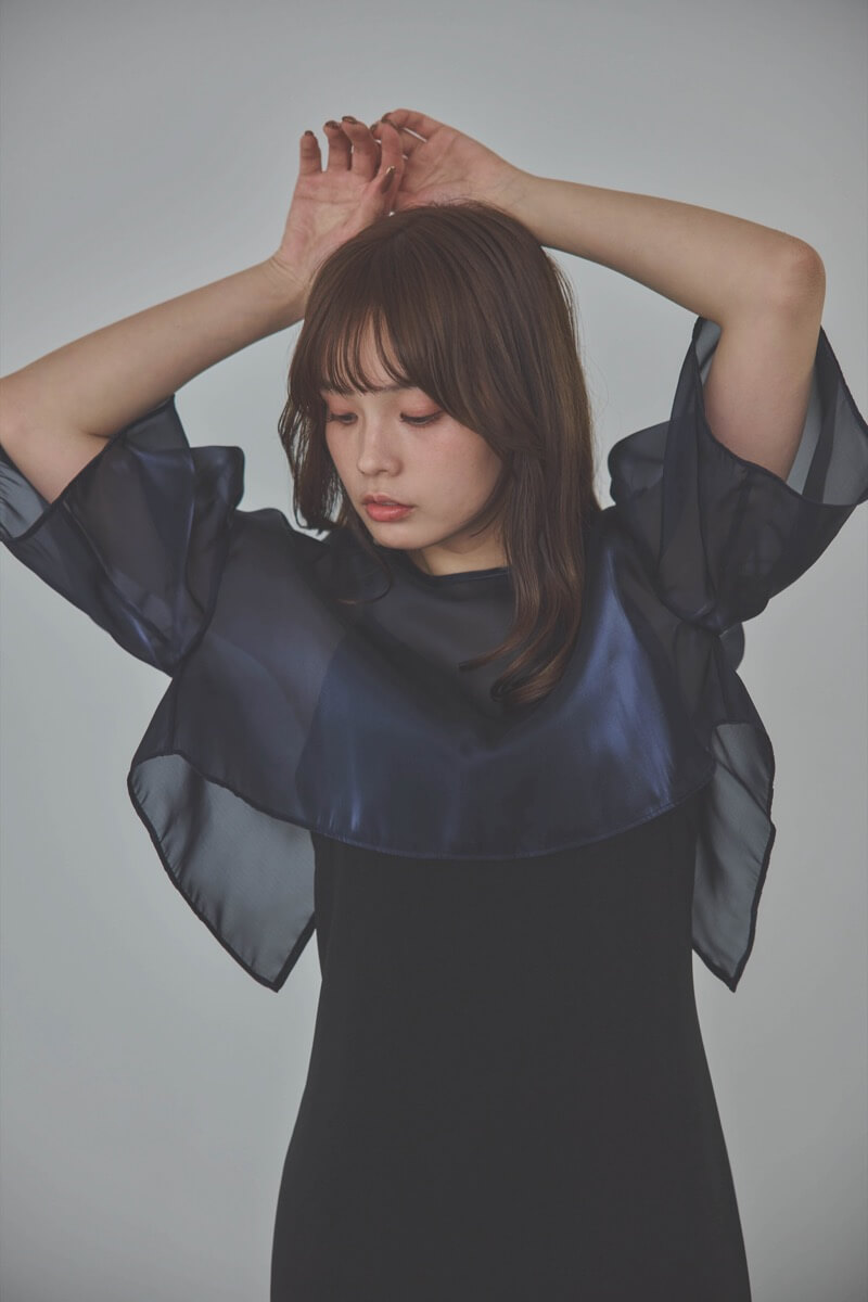 ネイビーのレイヤードコンビネーションドレス