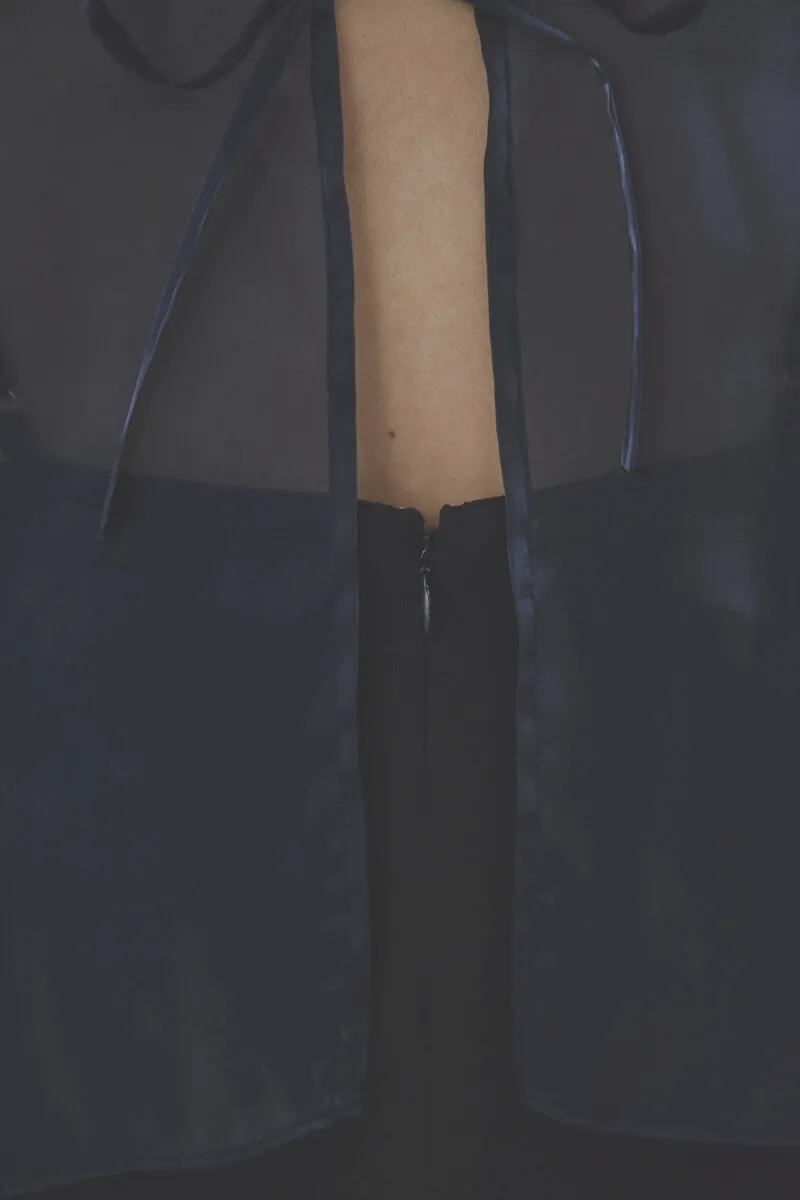 ネイビーのレイヤードコンビネーションドレス