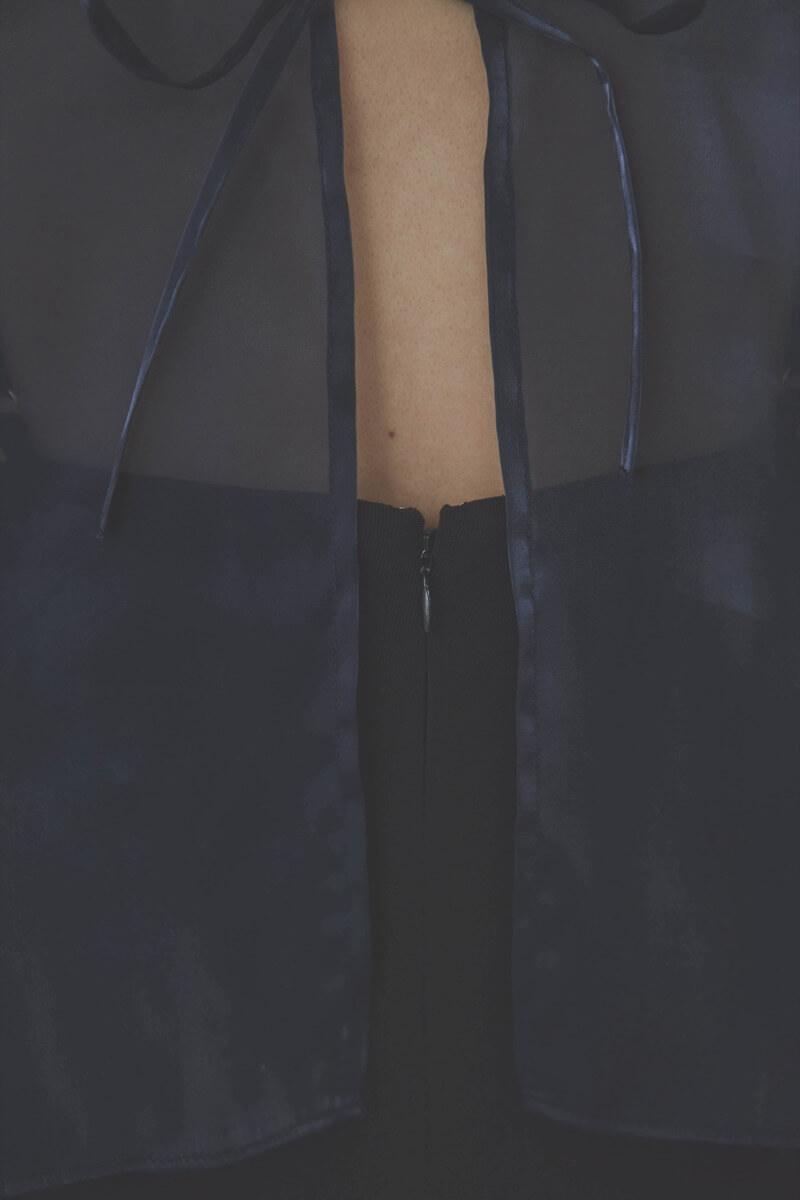 ネイビーのレイヤードコンビネーションドレス