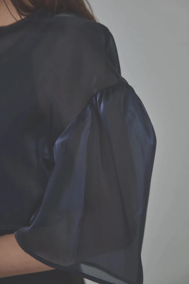 ネイビーのレイヤードコンビネーションドレス