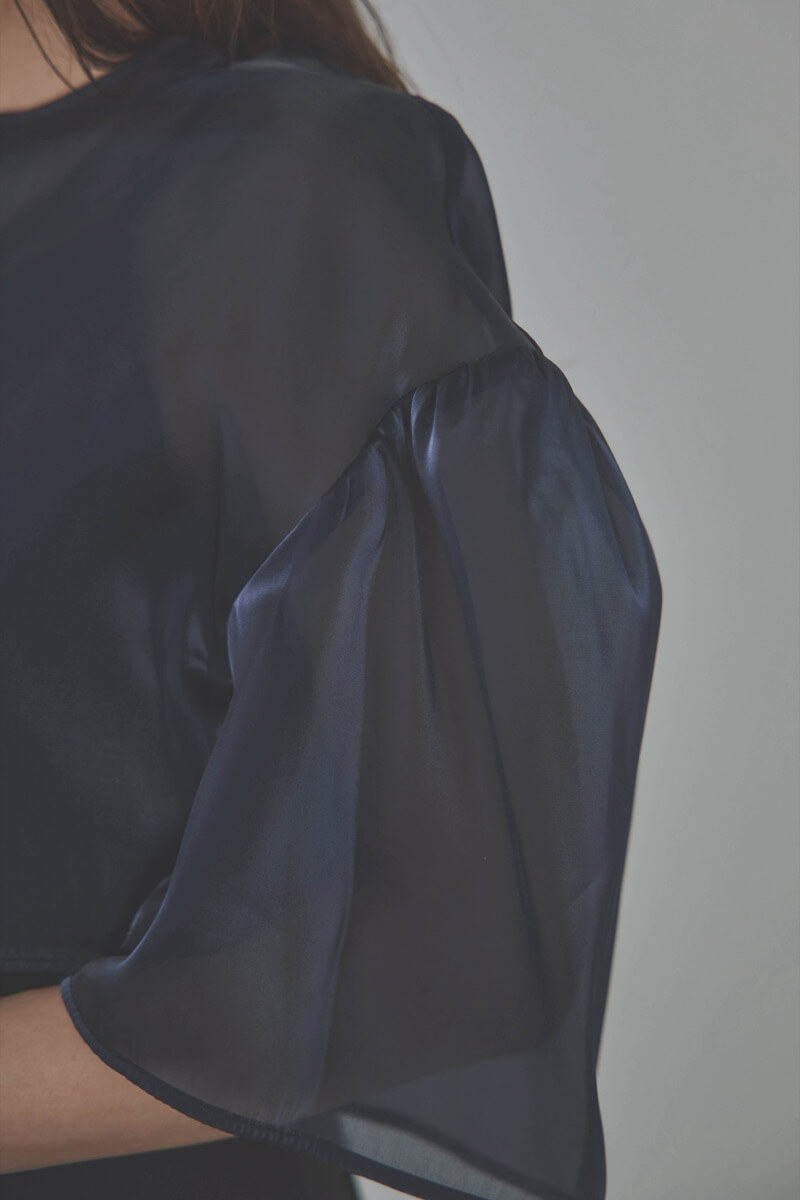 ネイビーのレイヤードコンビネーションドレス