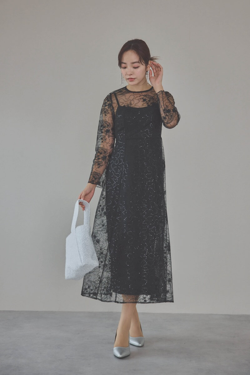 ブラックのスパンコールエンブロイダリーAラインドレス