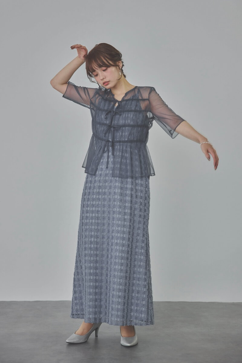 ブルーのチュールブラウス×ラメツイードドレス