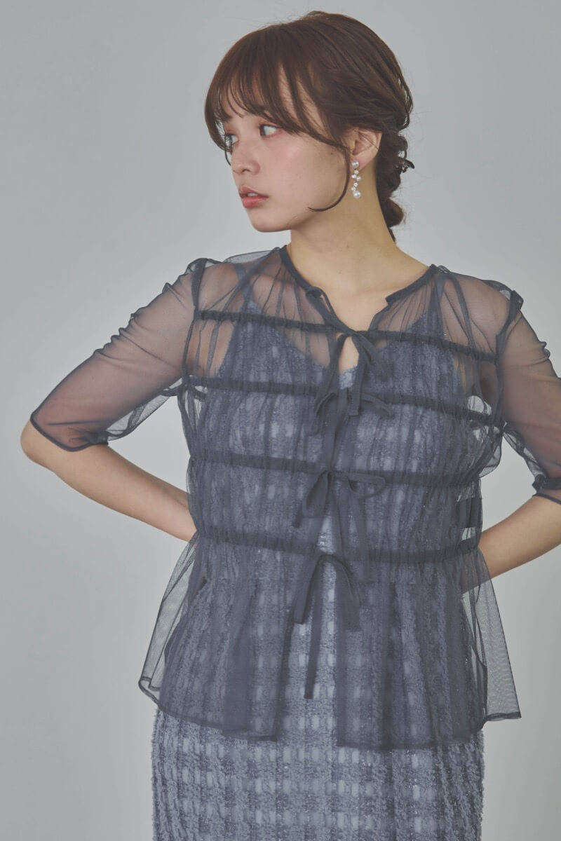 ブルーのチュールブラウス×ラメツイードドレス