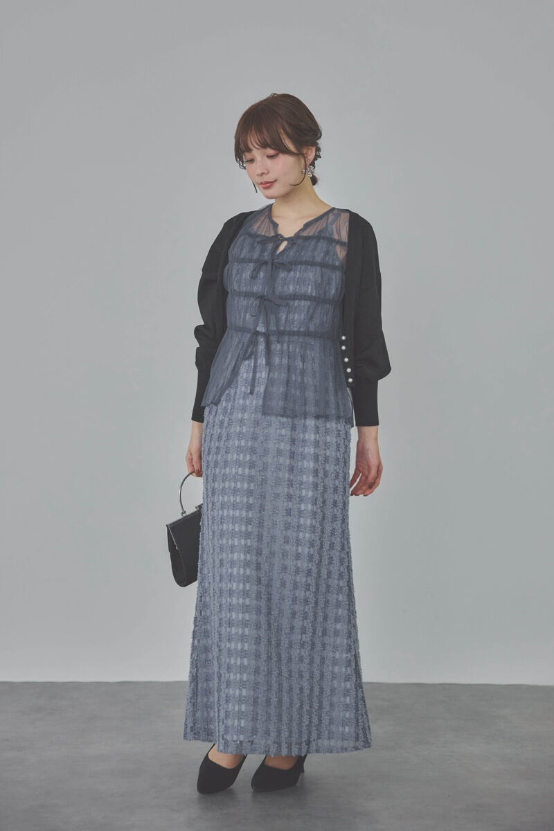 ブルーのチュールブラウス×ラメツイードドレス