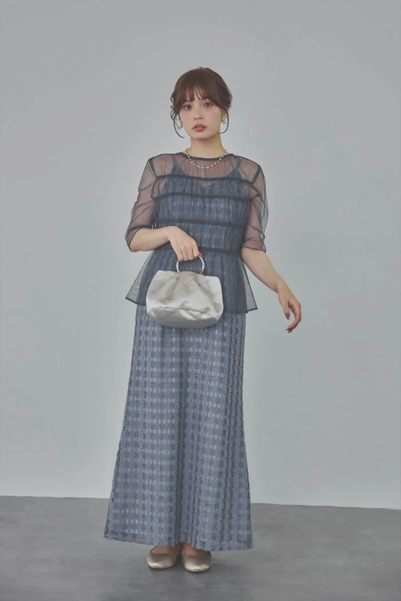 ブルーのチュールブラウス×ラメツイードドレス