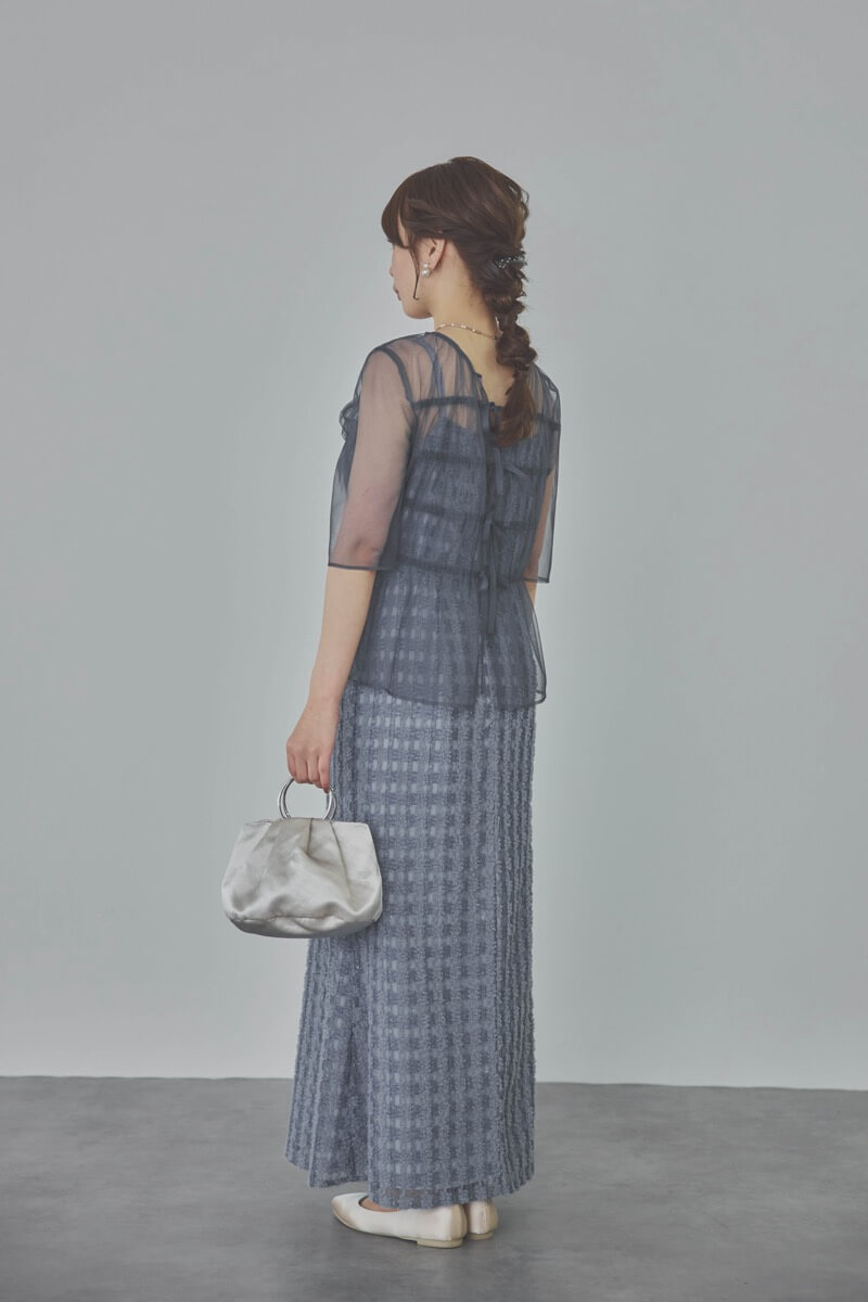 ブルーのチュールブラウス×ラメツイードドレス