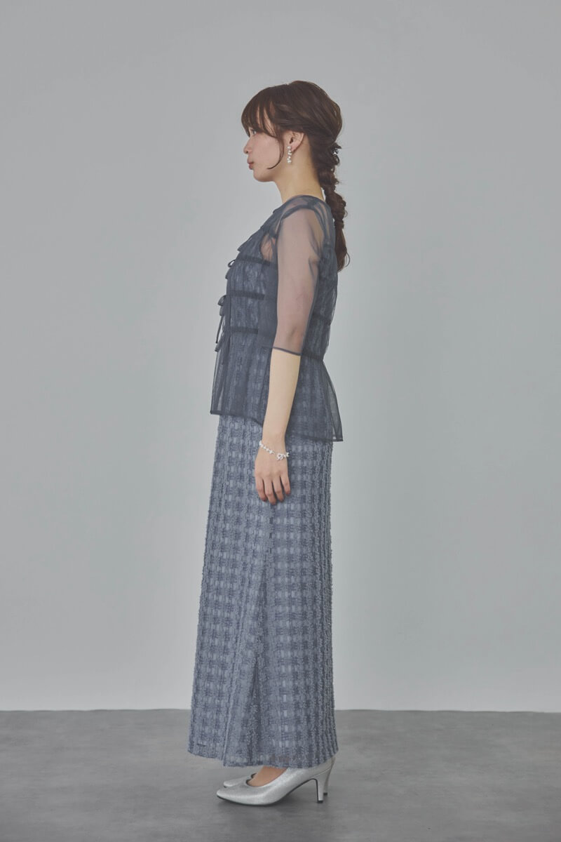 ブルーのチュールブラウス×ラメツイードドレス