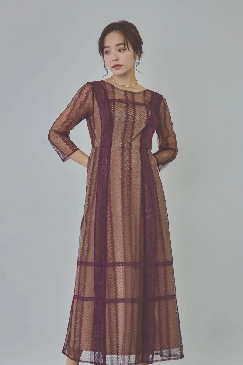 ボルドーのジオメトリックレースドレス