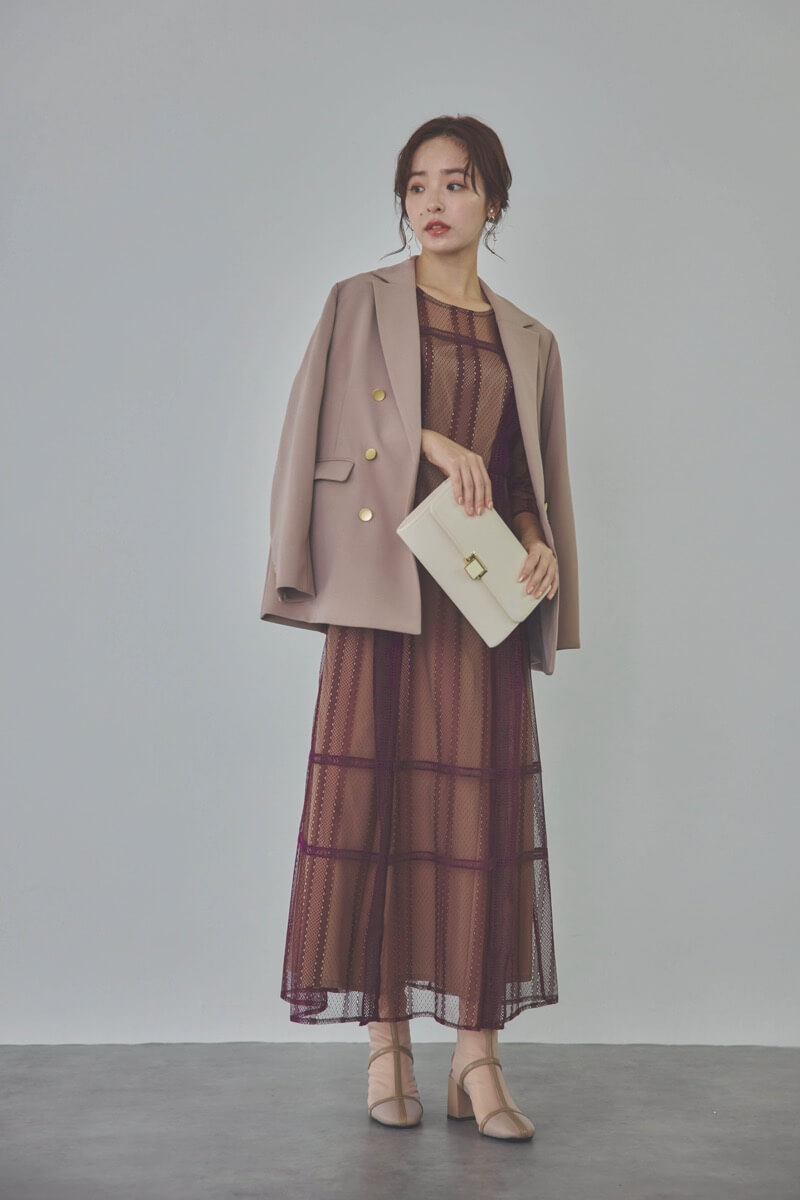 ボルドーのジオメトリックレースドレス