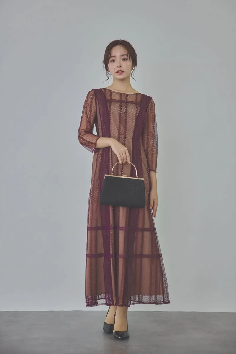ボルドーのジオメトリックレースドレス