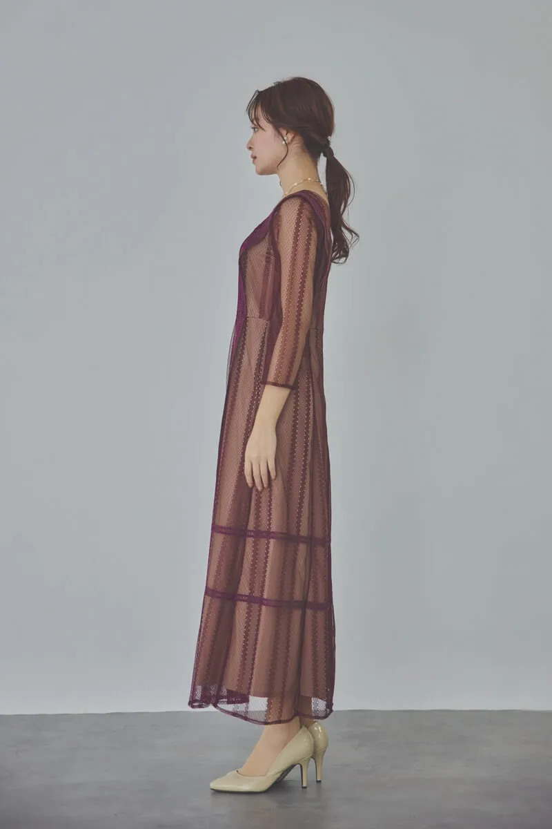 ボルドーのジオメトリックレースドレス
