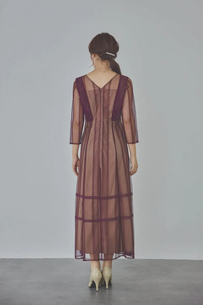 ボルドーのジオメトリックレースドレス