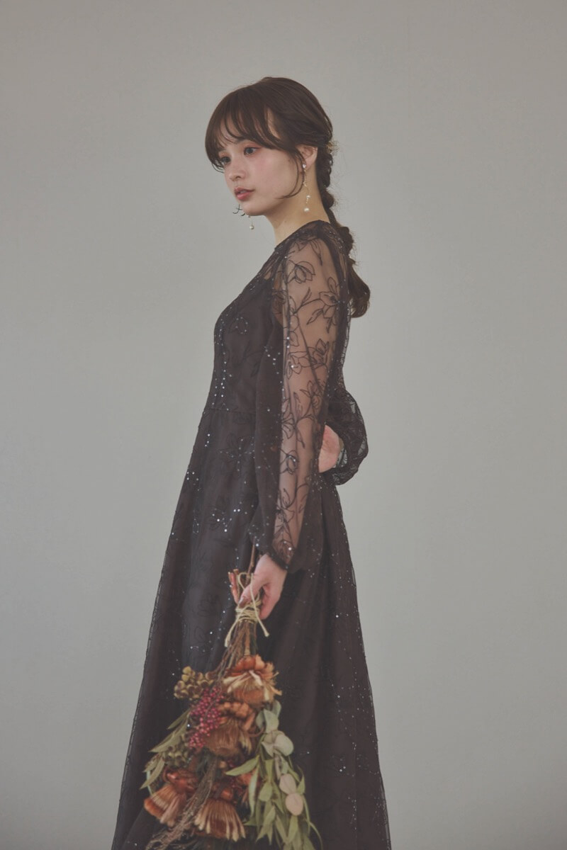 ブラウンのスパンコール刺繍ドレス
