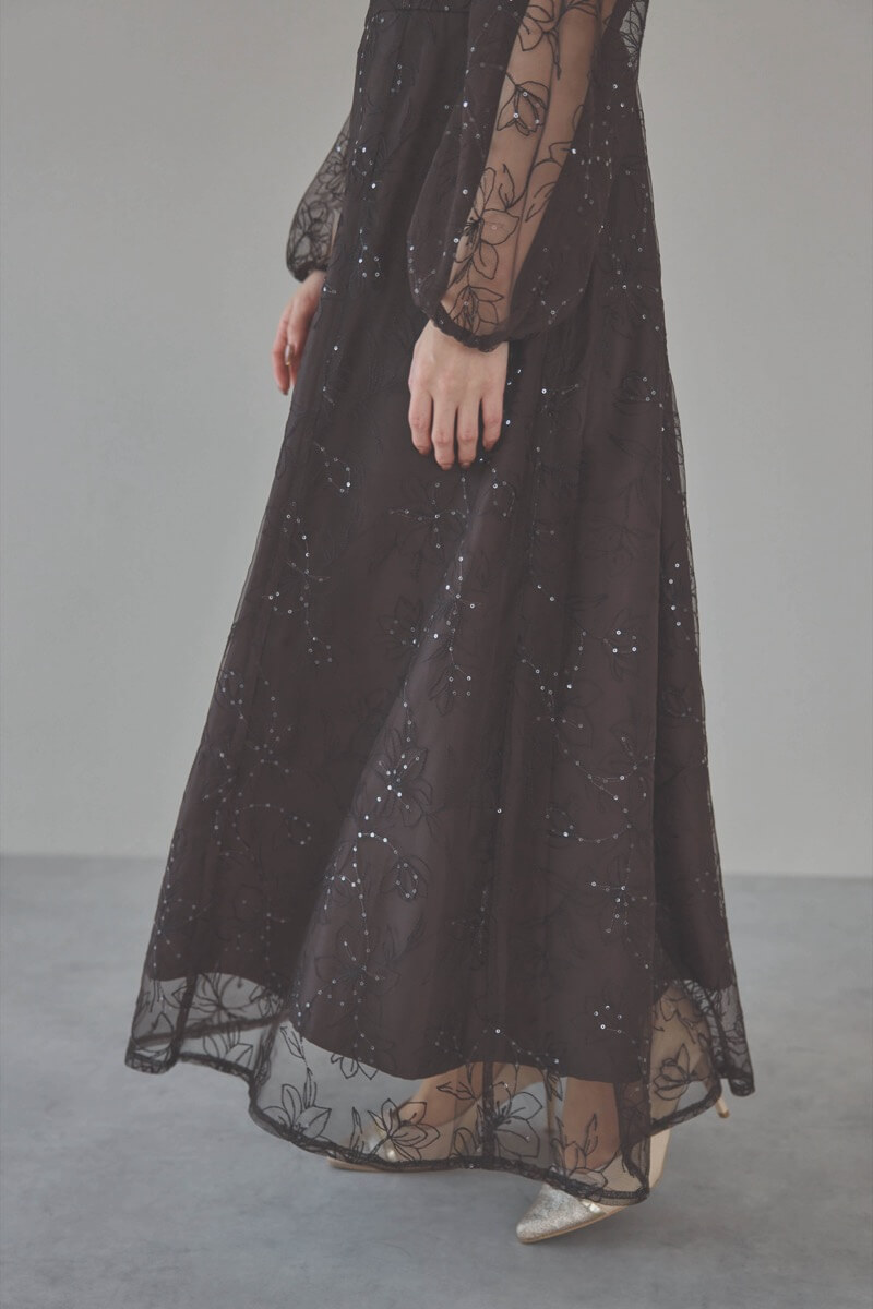 ブラウンのスパンコール刺繍ドレス