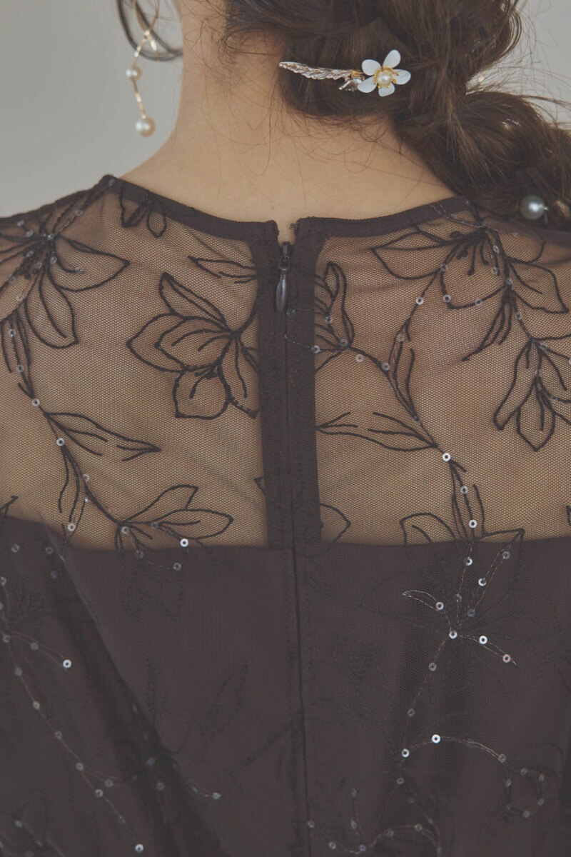 ブラウンのスパンコール刺繍ドレス