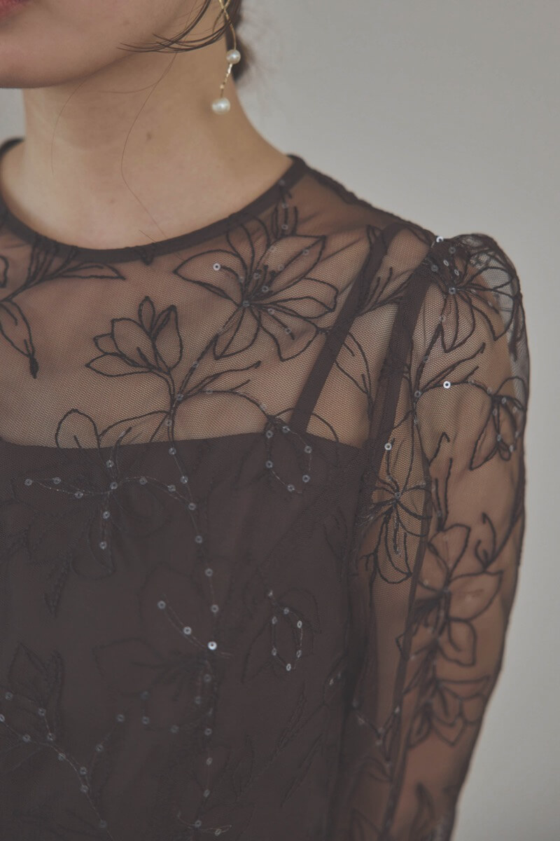 ブラウンのスパンコール刺繍ドレス