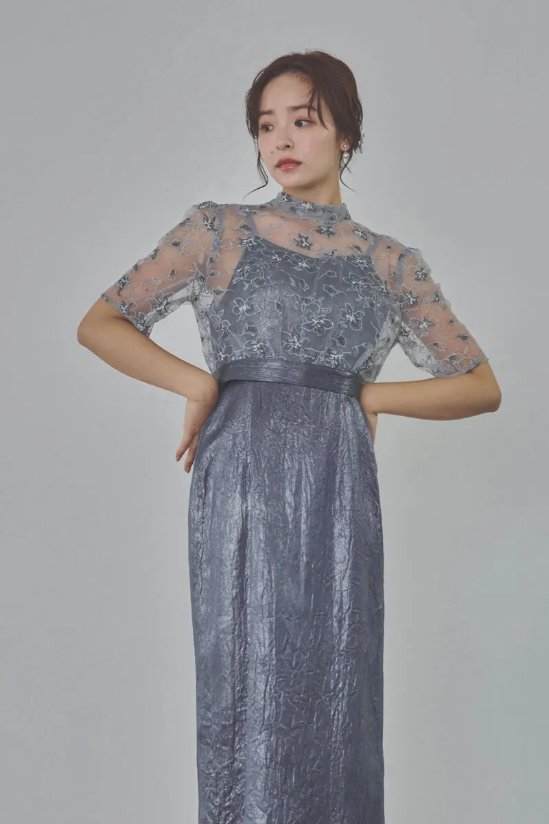ブルーの刺繍トップス付きシャイニードレス