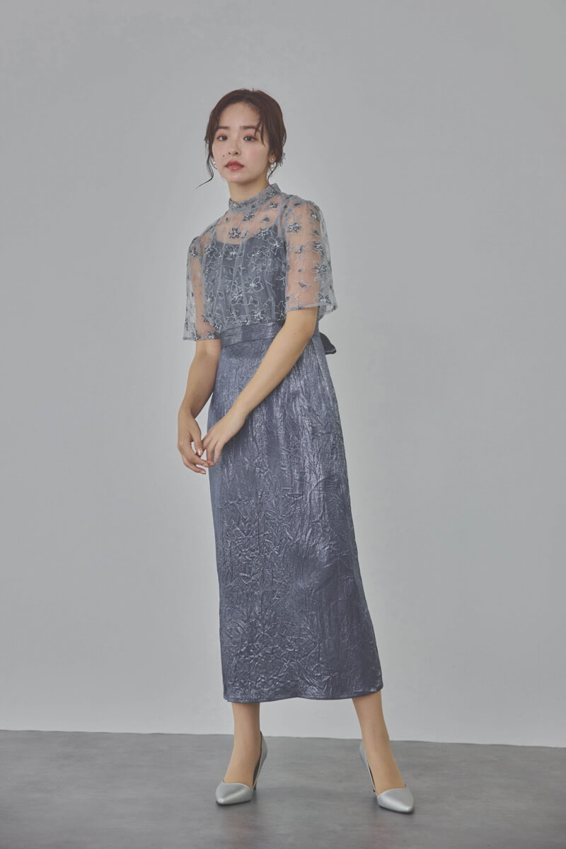 ブルーの刺繍トップス付きシャイニードレス